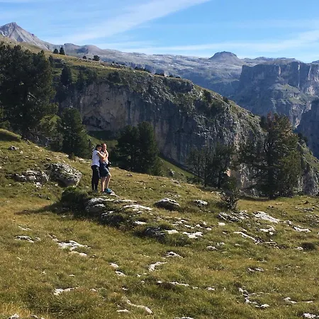 Arya Alpine Отель *